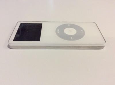 Apple iPod nano 1st Generation White (2 GB) MA004LL - Good