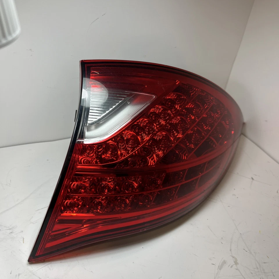 Luz trasera derecha Porsche Cayenne S 2012 7P5945096AA OEM  Foto 2 de 4