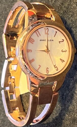Anne Klein Damen roségoldfarbener Armreif Armbanduhr 33 mm Gold AK/3052 Y121F - Bild 1 von 4