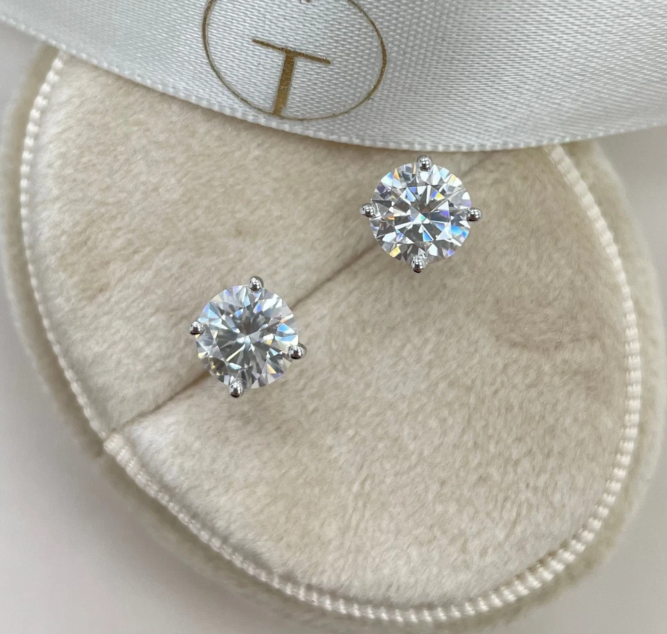 Diamond Stud Earrings F VS2 Round 2 Ct Lab Created 14K White Solid Gold Secured Foto 3 de 4
