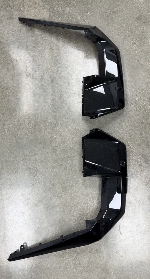 Difusor trasero negro brillante BMW M5 G90/G99 OEM 2 piezas panel de ajuste de parachoques Foto 2 de 4