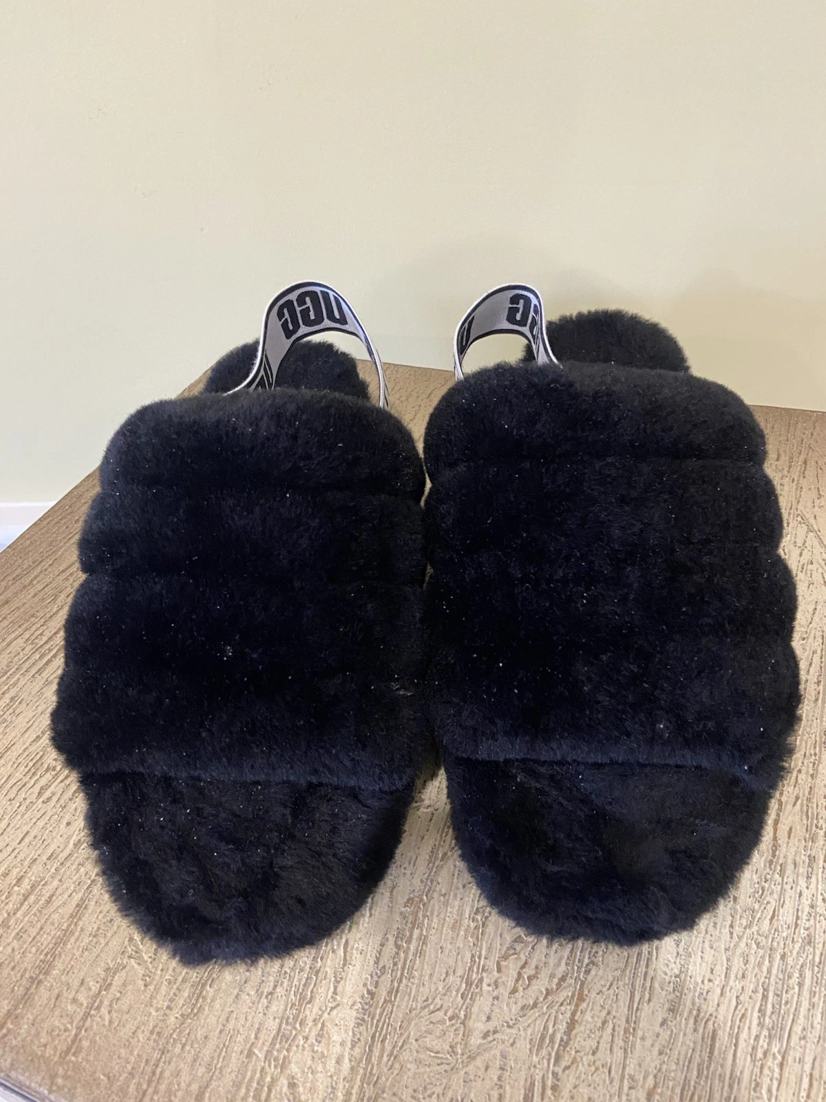 UGG Fluff Yeah sandali fuzzy slides ragazze taglia US 8 EU 38 pelliccia nera