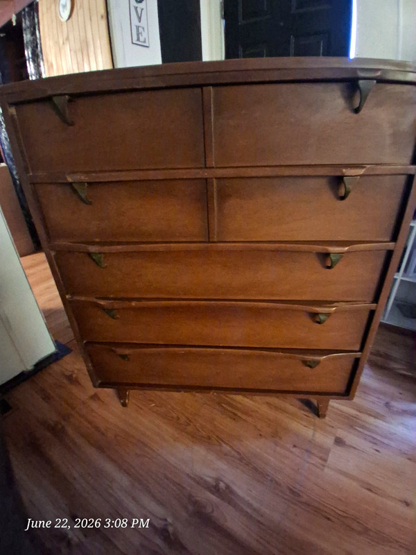 Mainline By Hooker 3 Piece Bedroom Suit. 2 Dressers W/ One Mirror And Bed Frame
