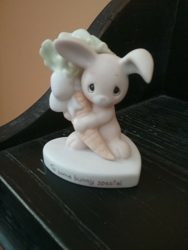 Precious Moments Figurine. To Some Bunny Special" . E-9282. 1982 Jonathan David