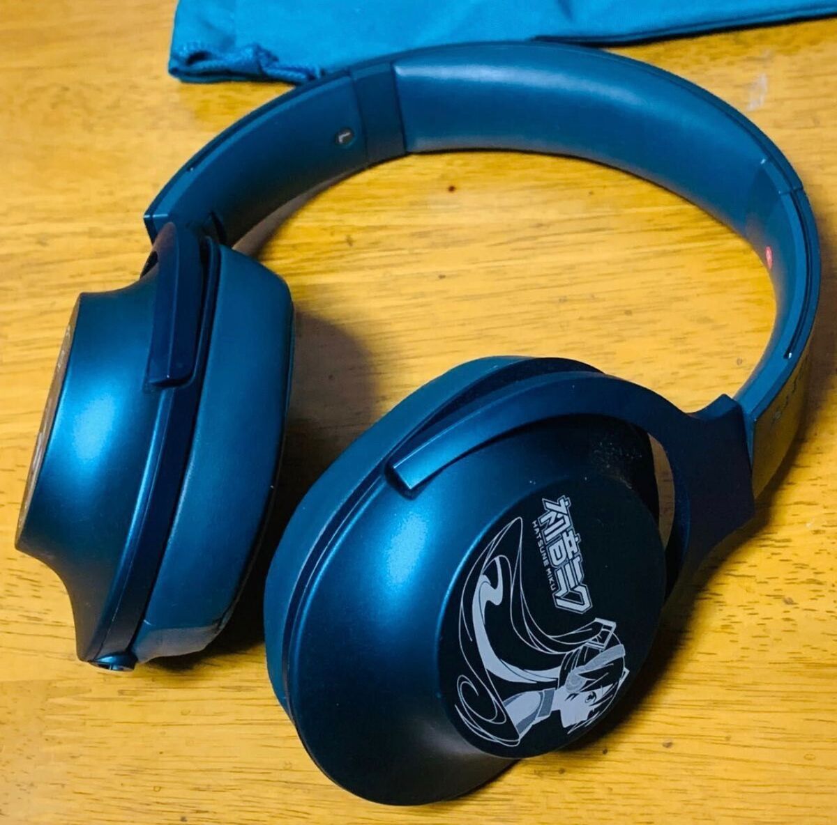 SONY Headphones MDR-100A Hatsune Miku Model Headphones USED SONY Headphones MDR-100A Hatsune Miku Model Headphones USED