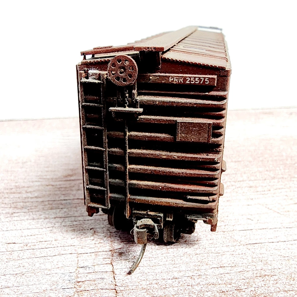 Pennsylvania Railroad 40' single door Boxcar 25575 Accurail HO Scale Weathered - Image 4 of 4