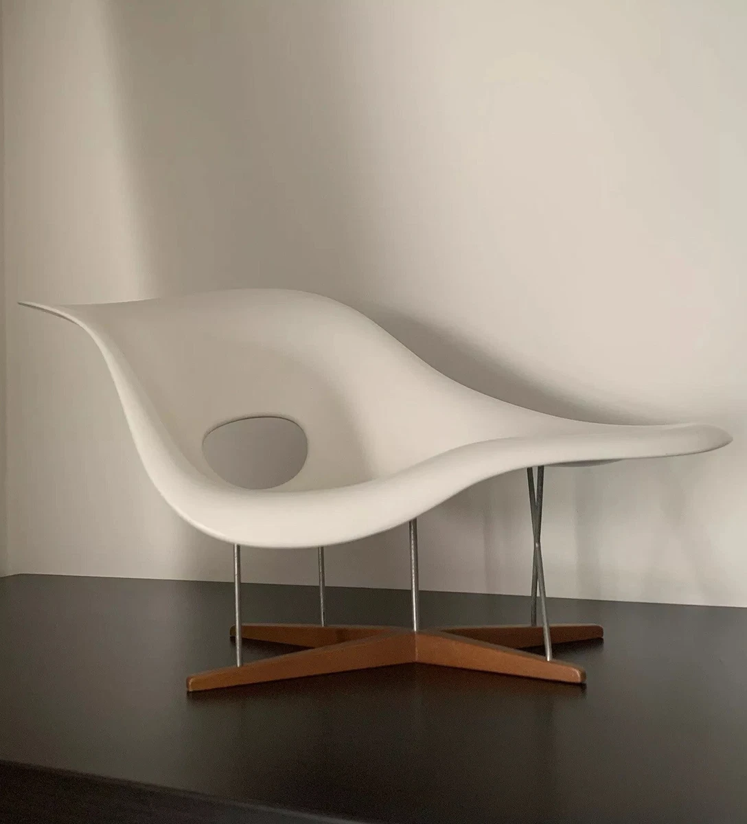 Vitra Design Museum Miniatures La Chaise Charles Ray Eames 1948 1 6