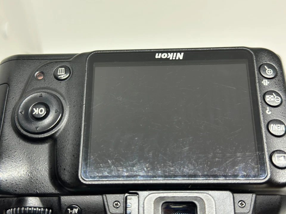 Nikon D3000 10.2MP Digital SLR Camera w/ AF-S Nikkor 18-55mm Lens - FLASH ISSUE! - Image 4 of 4