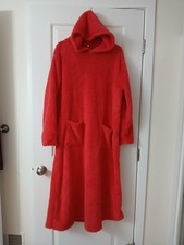 Red Fleeece Robe Size XL. Hooded, Front Pockets