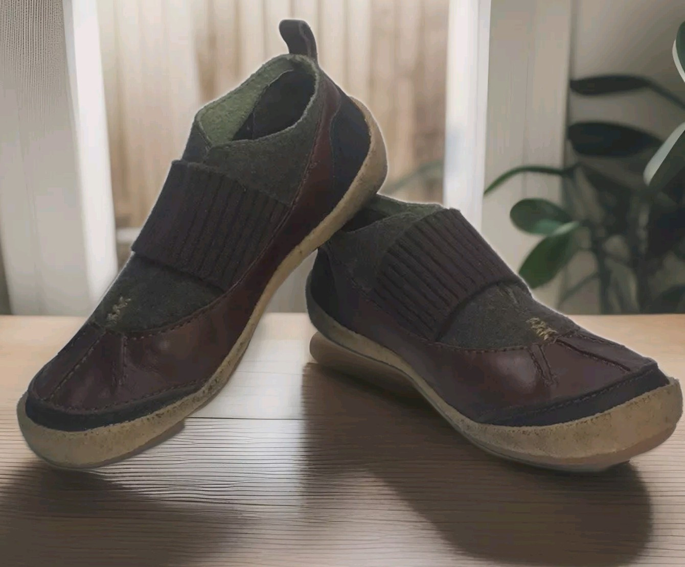 Scarpe da donna Merrell Montreal in pelle di castagno e lana con punta d'anatra taglia 7