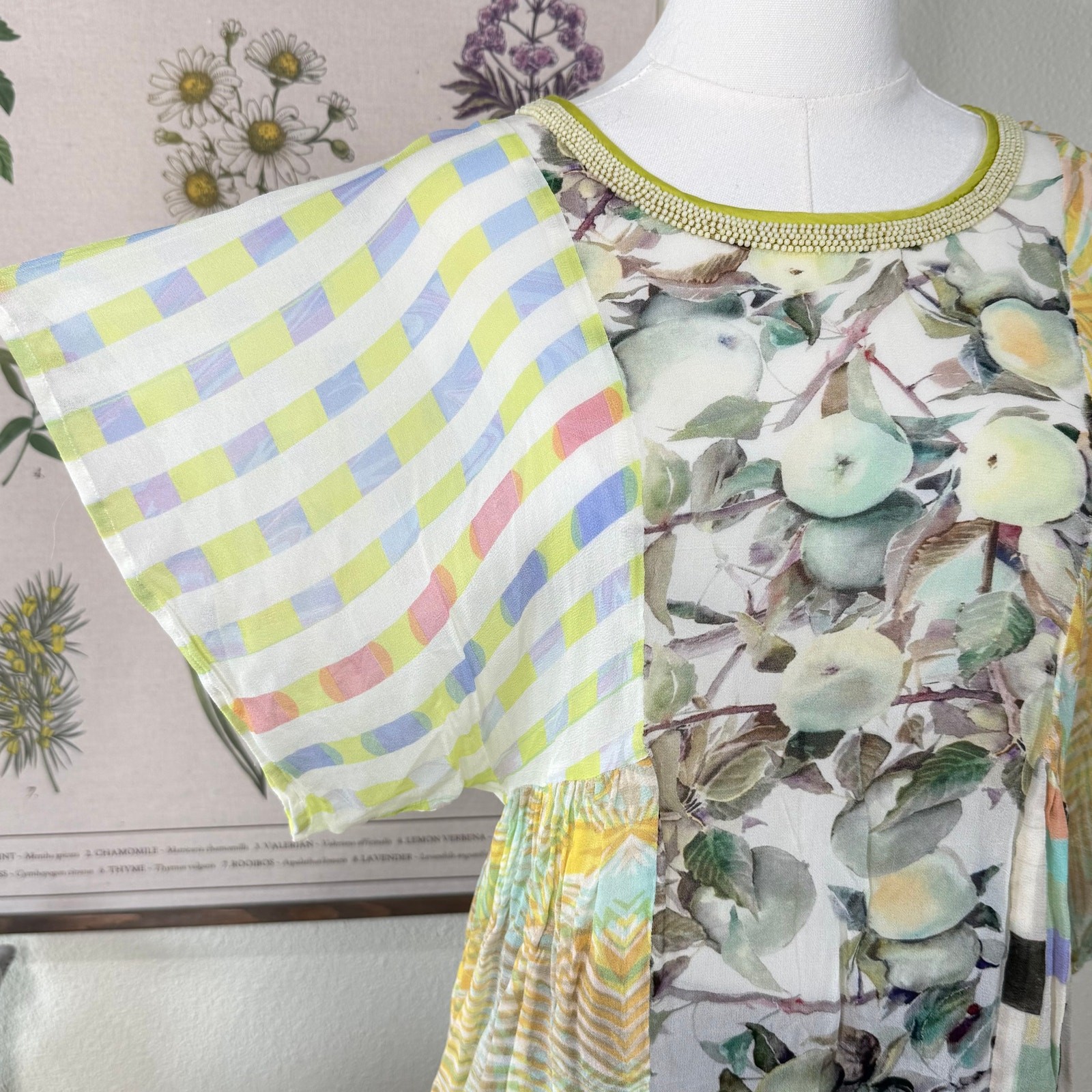 Lightweight Patchwork Apple Multi Print Beaded To… - image 3