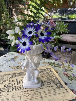 Vintage weiße Cherub Knospen Vase klassisch 