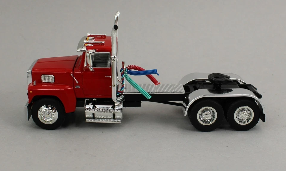 DCP 1:64 *RED* FORD LTL 9000 Day Cab Sleeper Semi Truck *NEW* - Image 2 of 3