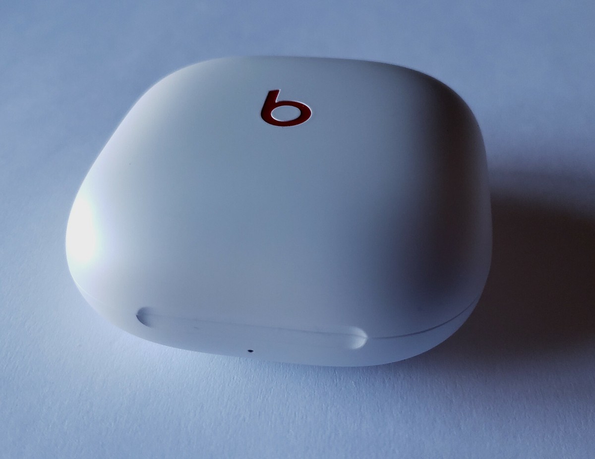 Beats Fit Pro ホワイト 充電ケース付き 51TUzSTqXEL._AC_SY200_QL15_.jpg