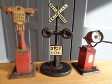 LOT OF 3 VINTAGE MARX O GAUGE ALL METAL TRAIN SIGNALS ALL NEED REPAIR