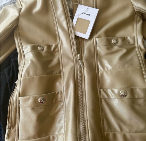 Stretch gold CHANEL jacket - Picture 9 of 9