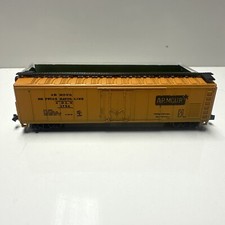 Trix Armour Refrigerator Line Box Car ARLX 1754 N Scale Trains
