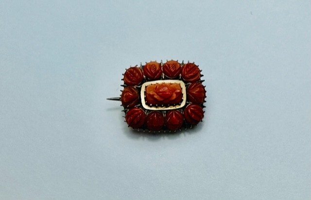 Antique Victorian Solid 9ct Gold Hand Carved Cora… - image 1