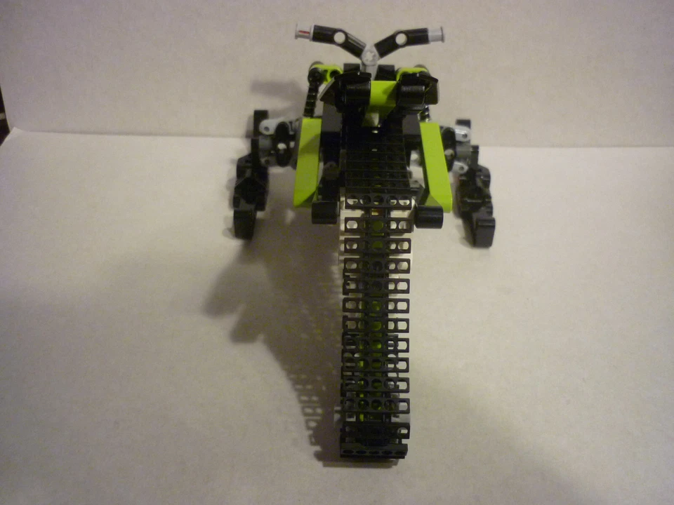 LEGO Technic 42021 Snowmobile, photo 4 sur 5