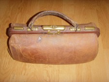 Ancien sac en carton (style cuir) avec fermoir ne métal besace valise voyage