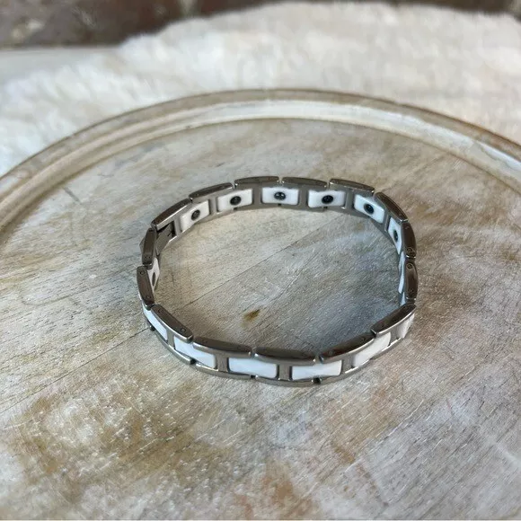 Tungsten 7.5” Long Men's Bracelet With White Accents Foto 3 de 4