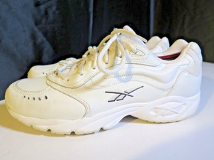 white leather running shoes womens