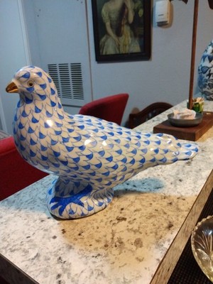 Herend Inspired Blue & White Fishnet Pigeon Bird Vintage Figurine  9x4x7 