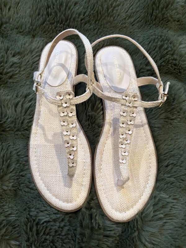 Crown & Ivy Lily Thong Women Sandals Size 9.5 Linen Color