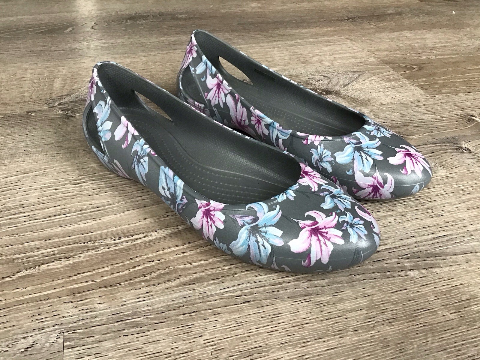 Crocs Flats Womens Size 10 Gray Pink Floral Slip On Ballet Comfort Shoes Lilly-image