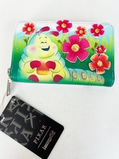 Cartera Loungefly Disney Pixar A Bugs Life Earth Day Heimlich Cremallera Alrededor Nueva con Etiquetas