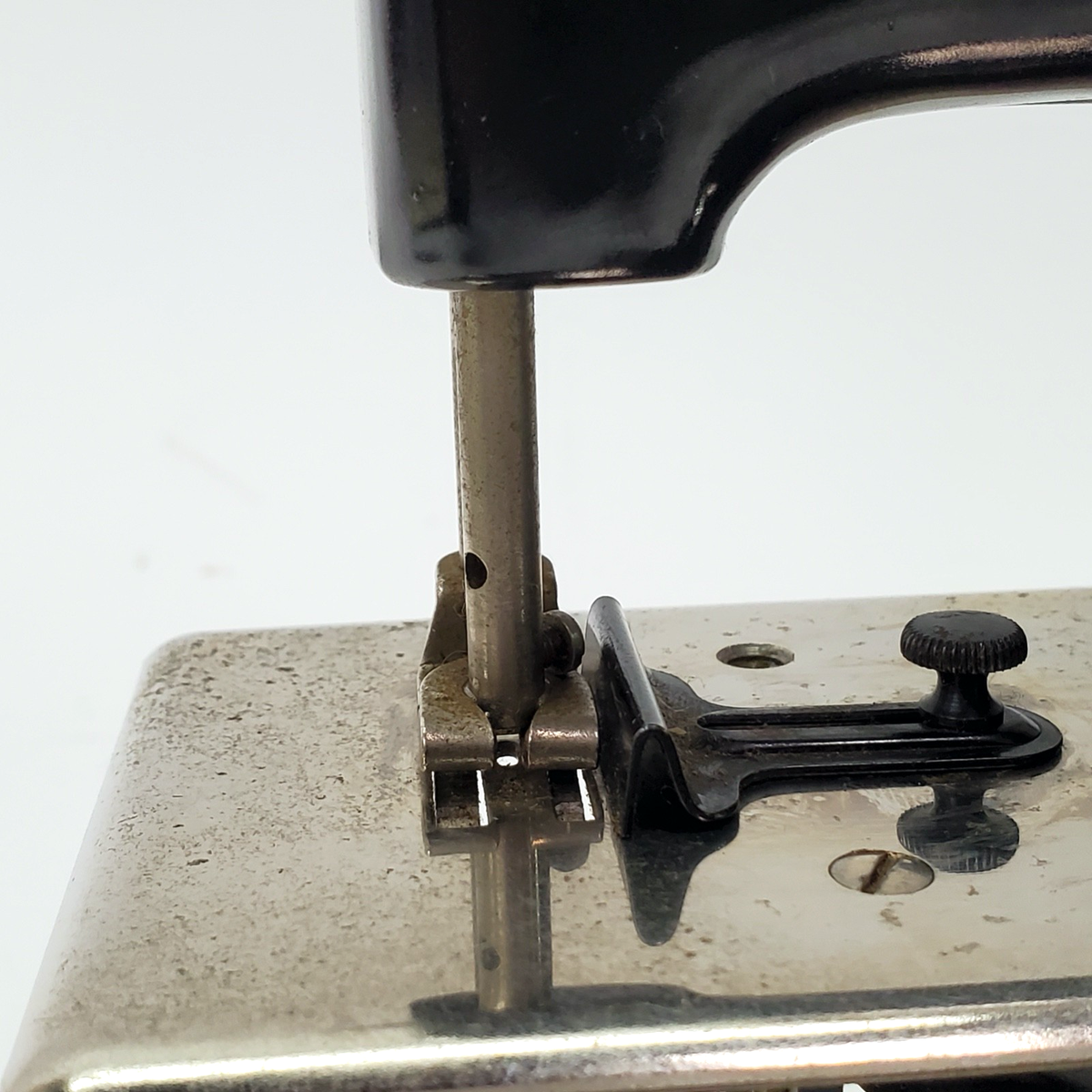 50s Hand Crank Cast Iron Singer Model 20 Toy Sewing Machine