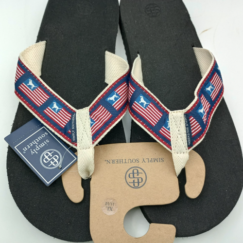 Simply Southern Shoes Men's XL 11/12 Flip Flops Patriotic Flag Dog Black New - Picture 2 of 7