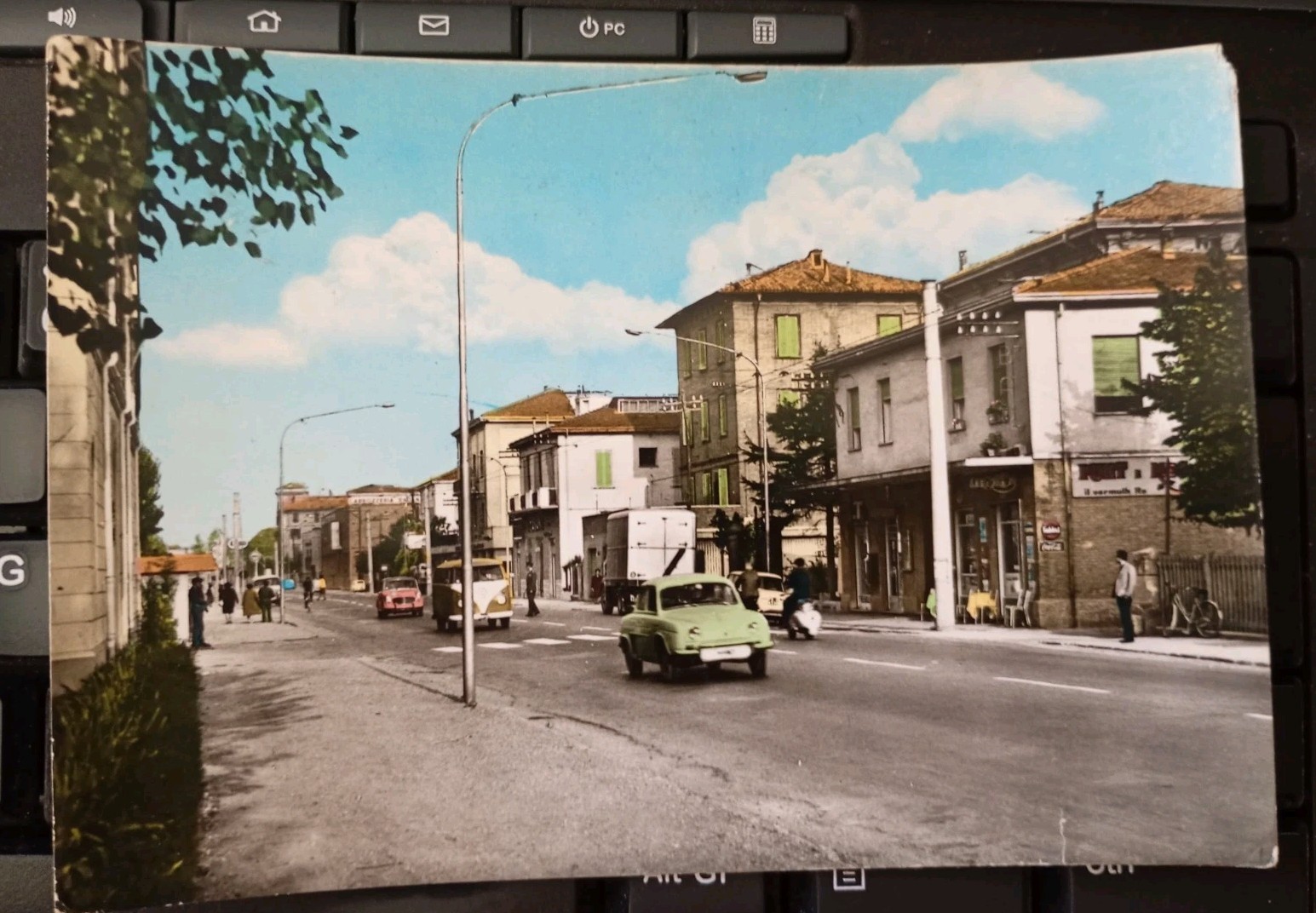 Cartolina Modena Acquarellata Via Emilia Ovest Animata SP. 1963 Auto D Epoca