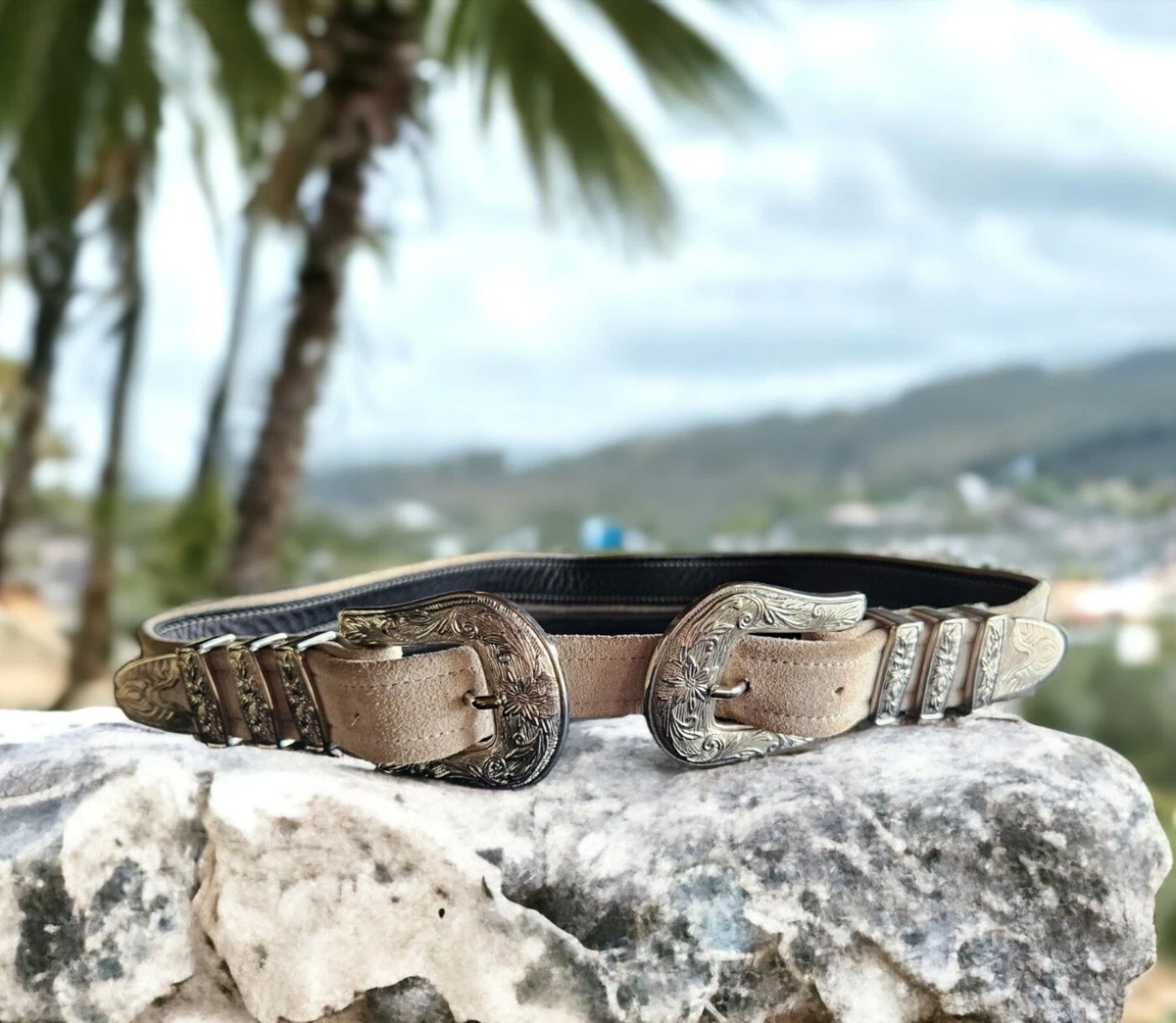 Double buckle western clearance belt