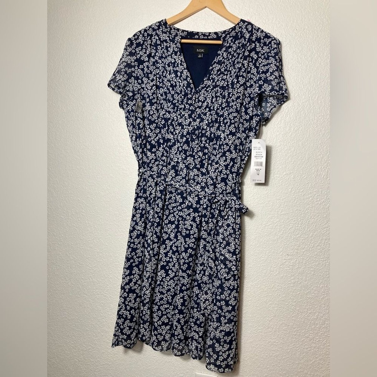 NWT MSK navy blue floral chiffon midi dress size 18 cap sleeve tie belt waist NWT MSK navy blue floral chiffon midi dress size 18 cap sleeve tie belt waist