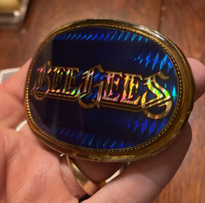 BEE GEES 1977 VINTAGE PACIFICA COLLECTIBLE PRISM BELT BUCKLE  display picture 1