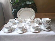 16 Pieces JOHNSON BROS Set Teacup/ Saucer/ Creamer/ Sugar Bowl/ Ovel Platter/...