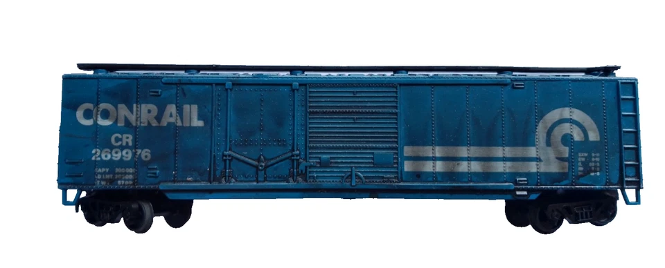 Model Power #269976 HO Conrail Blue Box Car, Good Condition Weathered Pre-Owned - Image 3 of 4