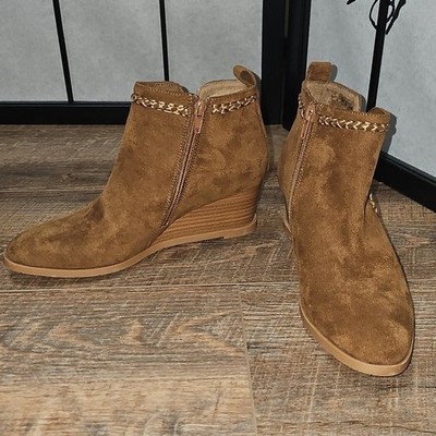 Dolce Vita DV8 Brown Suede Zippered Wedge Ankle Boots Size 6