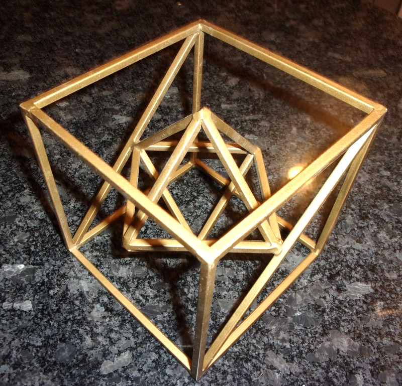 GEOMETRIC METAL SCULPTURE - GOLDEN TONE - DIAMOND INSIDE A CUBE - METALLIC