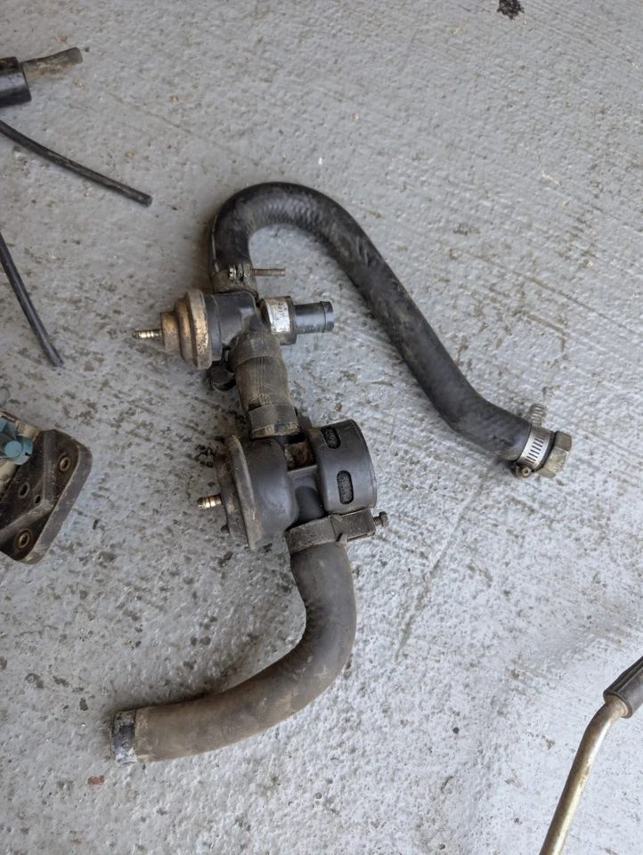 Ford Bronco 1984 2,8 V6 todos los componentes Egr y vacío Foto 2 de 4