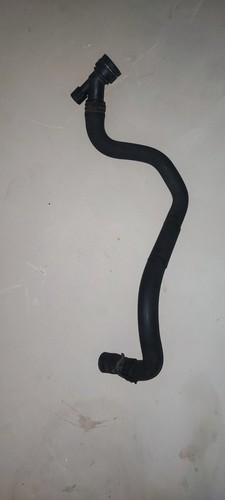 Wasserpumpenschlauch / Kühlmittelrohr PE-V-8244R für Audi A3 VW Golf 1.6 1.8