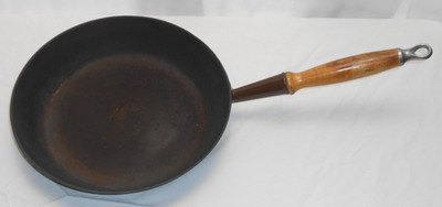 Vintage LE CREUSET # 28 Enamel Cast Iron Skillet Fry Pan Brown Wood Handle 11''