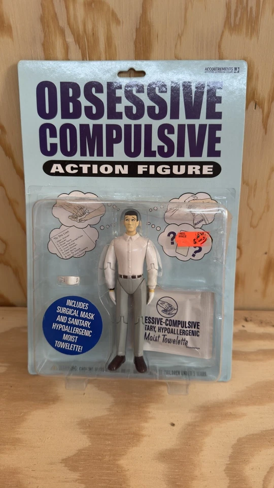 Figura de acción obsesiva compulsiva que incluye máscara facial y toalla húmeda Foto 2 de 3