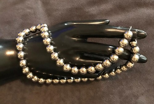 "Hermoso collar de cuentas redondas enchapado en plata de 18"" en cadena" - Imagen 2 de 3