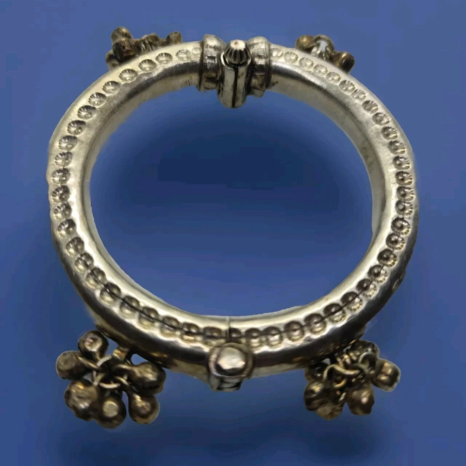 bracciale Argento tibetano donna. Apribile diametro interno 6cm. - Immagine 3 di 4