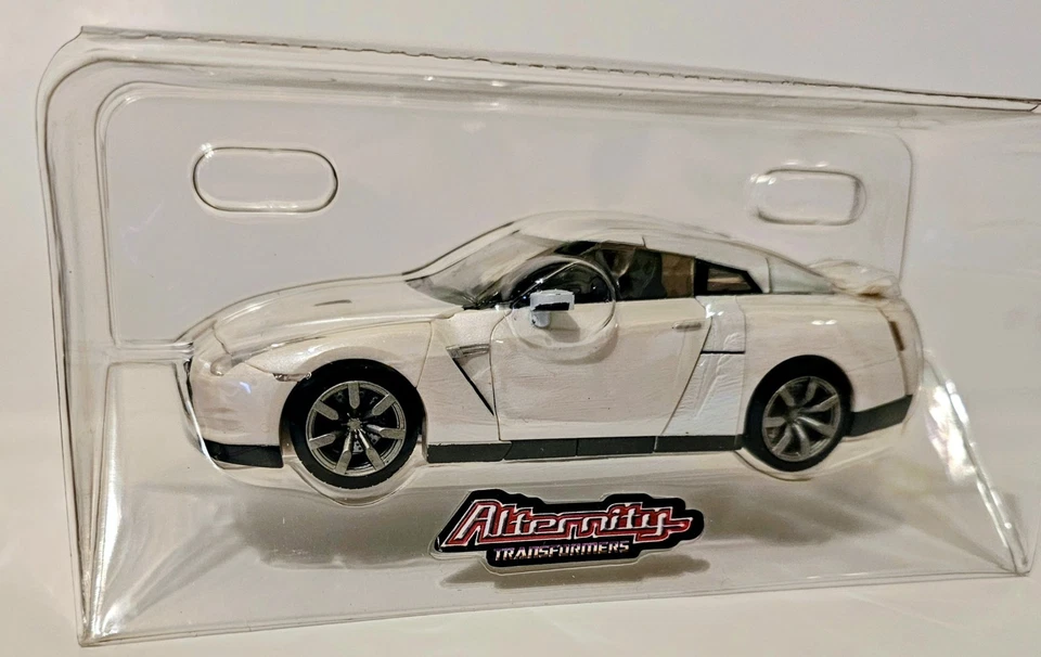 Takara Tomy Transformers Alternity Nissan GT-R Ultra Magnus A01U Autobot 1:32 - Image 3 of 4
