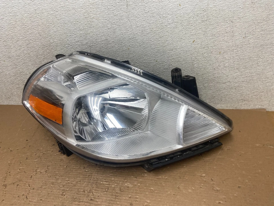 Faro pasajero derecho Nissan Versa 2008 a 2012 lado derecho DEPO R0978 DW Foto 2 de 4