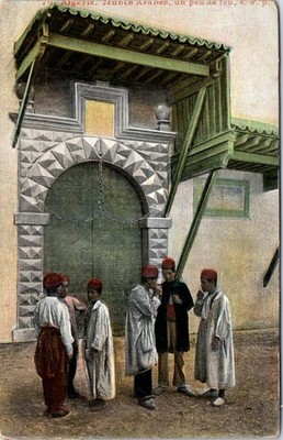 ALGERIA - group of young smoking
