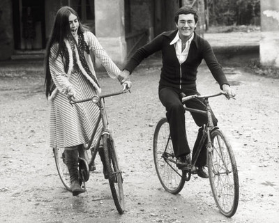 Al Bano Carrisi Romina Power pose a photo shooting on bicycles Mil- Old Photo